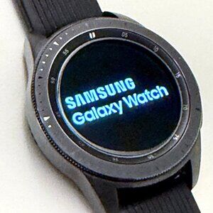 Samsung Galaxy Watch 42mm SM-R810 Black + Charger